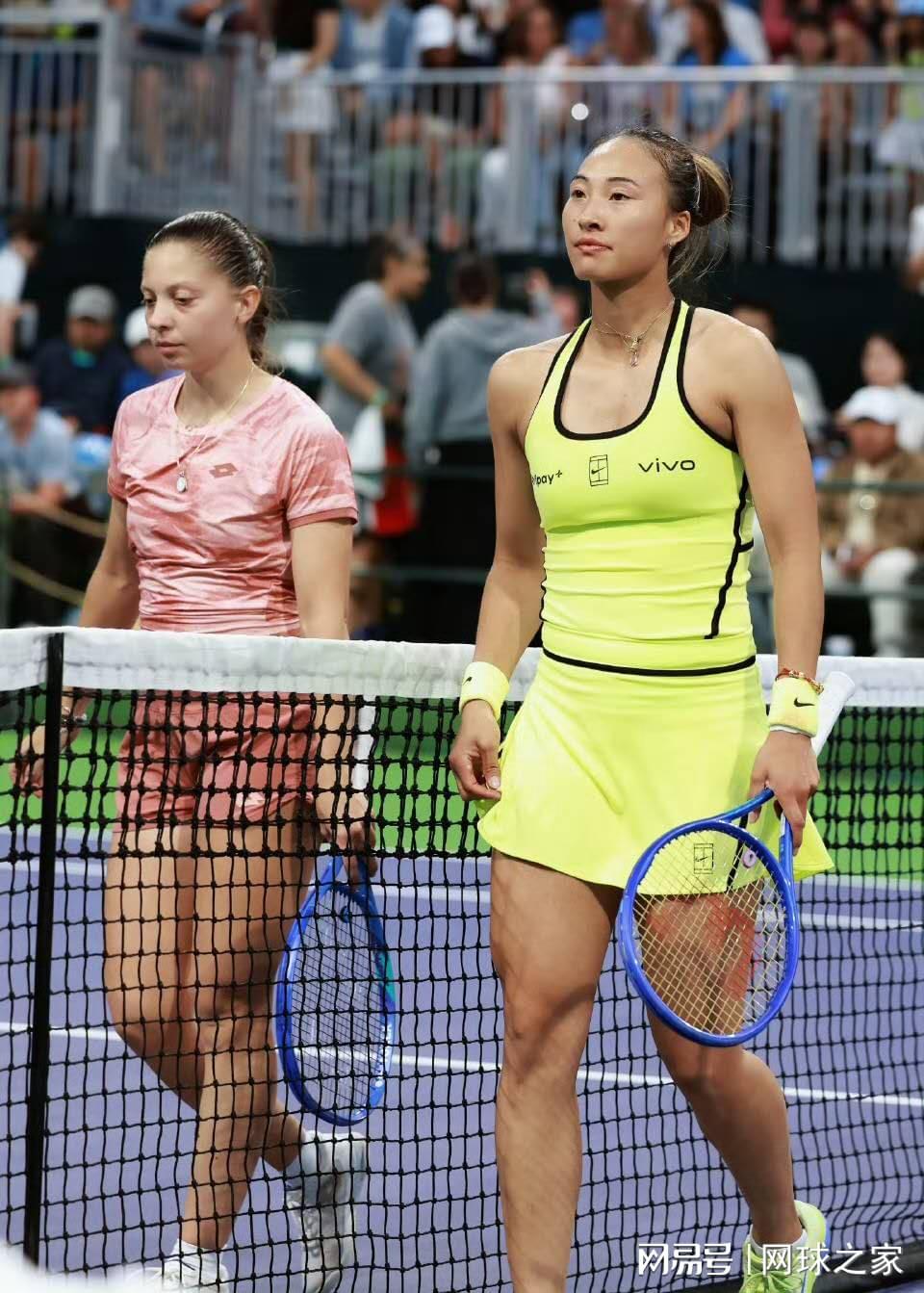 v站体育-郑钦文出局舆论又炸了!网友喊新教练下课,一姐罕见承认处于低谷